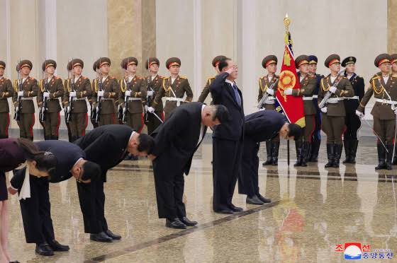 Kim Jong Un pays rare visit to his father’s tomb