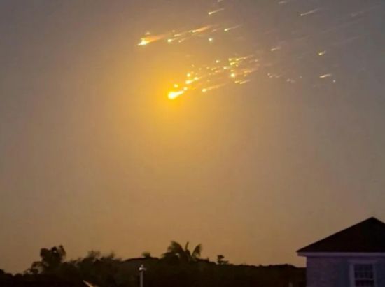 SpaceX Starship Explodes Midflight, Causing Debris Fallout and Flight Disruptions